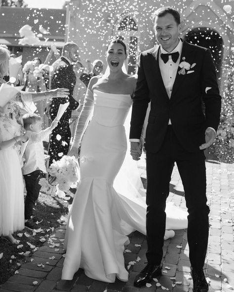 ALEX X SANDY / That petal toss smile! 👉🏼 @jademcintoshflowers “Why we’re in love with petal tosses ~ Here’s why we can’t get enough of them ⤵ Picturesque Moments 📷 The motion of the petals create stunning visuals for your wedding photos, capturing the joy and celebration in a timeless way. “Just Married” Scenes 🏹 Tossing petals is a beautiful wedding tradition to symbolise love and happiness for the newlyweds. Guest Experience🥂Guests get to participate in the celebration in a unique and m... Petal Toss Wedding Photo, Rose Petal Toss Wedding, Wedding Photography Guests, Flower Petal Send Off, Petal Toss Wedding, Wedding Recessional, Australian Bridal Designers, Petal Toss, Wedding Toss