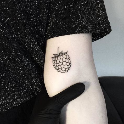 Raspberry Tattoo, Paris Tattoo, Typography Tattoo, Tattoo Zeichnungen, Tattoos Geometric, Hand Poked Tattoo, Delicate Tattoo, Poke Tattoo, Hand Poke