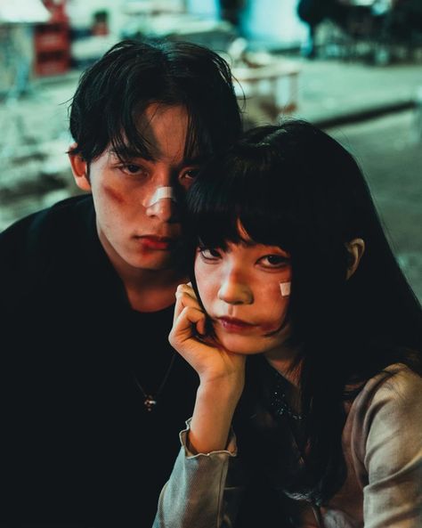 Duo Poses Reference Couple, Sibling Pose Reference, Beat Up Reference, Male Female Friendship, Protective Boyfriend, Duo Poses, Couple References, Japanese Couple, Sibling Poses