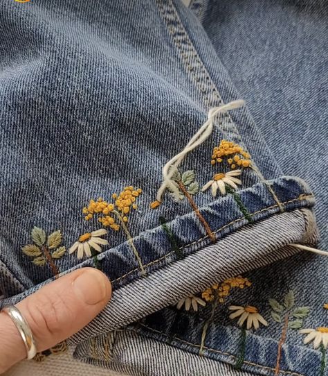 Printable Flower Embroidery Patterns, Redesigned Clothes Upcycling, Upcycle Clothes Embroidery, Creative Mending Embroidery, Embroidery Clothing Ideas, Jeans Embroidery Ideas, Unique Embroidery Ideas, Embroidery On Denim, Goth Embroidery