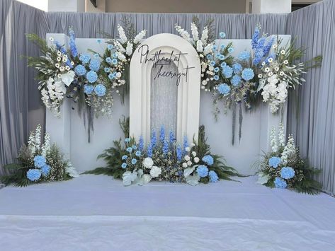 Light Blue Wedding Backdrop, Blue And White Wedding Backdrop, Wedding Backdrop Blue, Blue Wedding Backdrop, Outdoor Wedding Altars, Flower Backdrop Wedding, Wedding Hall Decorations, Wedding Background Decoration, Booth Wedding