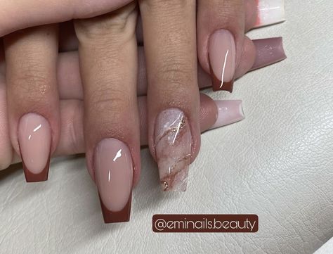 Beige Color Nails, Brown Square Nails Design, Minimalist Nails Ballerina, Simple Beige Nails, Atum Nails, Fall Vacation Nails, Nails Bailarina, Nude Square Nails, Acrylic Nails Ballerina