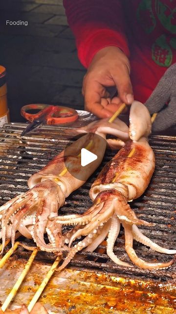 Bbq Seafood Recipes, World Street Food, Squid Fish, Bbq Seafood, Squid Recipes, Grilled Squid, Food Fish, World Street, Seafood Platter