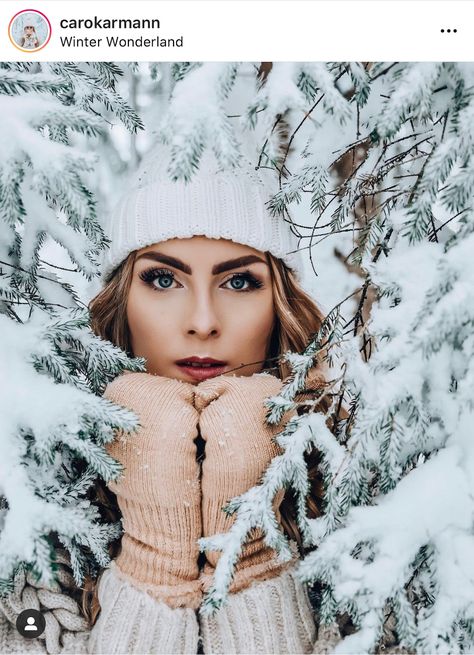 22 Creative Winter Photoshoot Ideas - Whimsical Winter Photography Guide – Kirsten Wendlandt Winter Portraits Photography, Winter Photoshoot Ideas, Winter Snow Photography, Winter Senior Pictures, Snow Photoshoot, Winter Portraits, Winter Instagram, Snow Pictures, Snow Photography