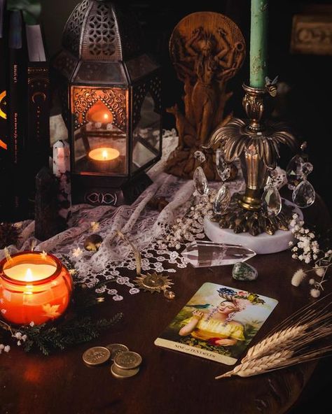 Maria 🌙 on Instagram: "🍂What do you place on your altar when you want financial abundance? 🍂It is completely natural around this time of year to step into the squirrel's energy and want to put goodies away for the winter so you can be comfortable. Luckily harvest decor is loaded with symbolism that can be easily used on your altar to call in that specific abundance. So here are a few Autumn-centric ideas! 🍂Plants Wheat stalks Acorns Apples Pumpkins 🍂Crystals Pyrite Citrine Yellow quartz 🍂M Winter Altar, Divination Methods, Harvest Decor, Financial Abundance, Yellow Quartz, Harvest Decorations, The Winter, Rustic Decor, Apples