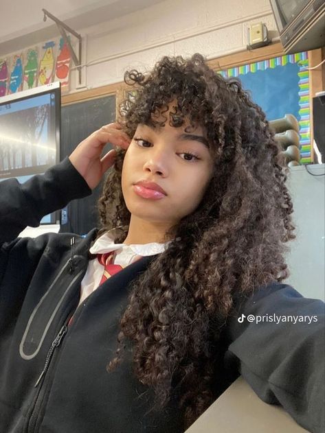 Coily Hairstyles, Black Skechers, Girls Vacation, Wavy Hairstyles, Beautiful Curly Hair, Hairdos For Curly Hair, Coily Hair, Curly Girl Hairstyles, Girls Black