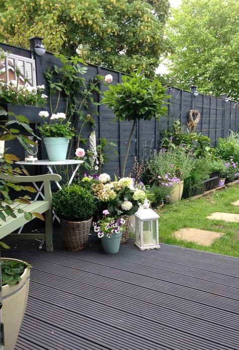 Vertical Garden Design, Vertical Gardens, Black Garden, Garden Types, Have Inspiration, Plants And Flowers, Small Garden Design, Garden Fencing, The Deck