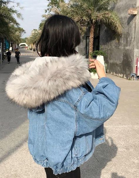 21fe5b8ba755eeaece7a450849876228desc42021517ri Denim Jacket With Fur Outfit, Winter Outfit Board, Denim Wool Jacket, Teens Hairstyles, 80’s Outfits, Grunge Men, Cindy Lauper, Fur Outfit, Summer Coat