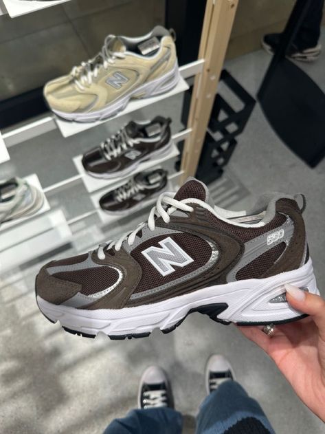 #newbalanceshoesoutfit New Balance 530 Brown Outfit, New Balance Shoes Brown, New Balance Brown Shoes, New Balance 530 Brown, Fall Shoes Aesthetic, Brown New Balance Shoes, New Balance 530 Shoes, Balance 530 Shoes, New Balance Aesthetic