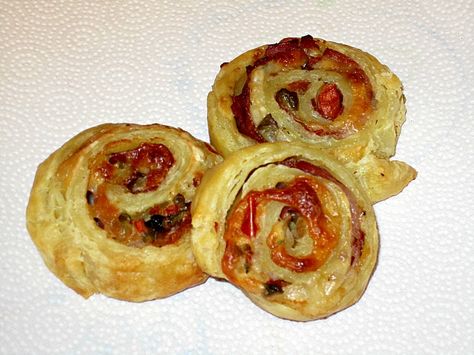 Muffuletta Pinwheels - Eat. Drink. Love. Muffuletta Pinwheels, Turkey Club Pinwheels, Club Pinwheels, Chicken Salad Wontons, Pillsbury Crescent Recipes, Finger Foods Snacks, Winter Appetizers, Turkey Club, Pinwheel Recipes