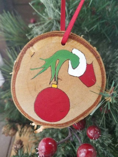 Grinch Wood Ornaments Diy, Wood Disc Ornaments Cricut, Painted Grinch Ornaments, Grinch Wooden Ornaments, Painted Tree Ornaments, Painted Wood Rounds Christmas Ornament, Wood Slice Art Paint, How To Paint Christmas Ornaments, Wooden Painted Ornaments