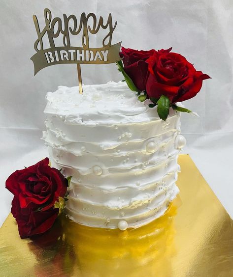 Cake Design With Real Flowers, Real Flower Decoration Cake, Cake Decoration With Real Flowers, Pinapple Cake Designs, Simple Pineapple Cake Design, Real Flower Cake Design, Real Flower Cake Decorating, Birthday Cake Flowers Elegant, Real Cake Pic