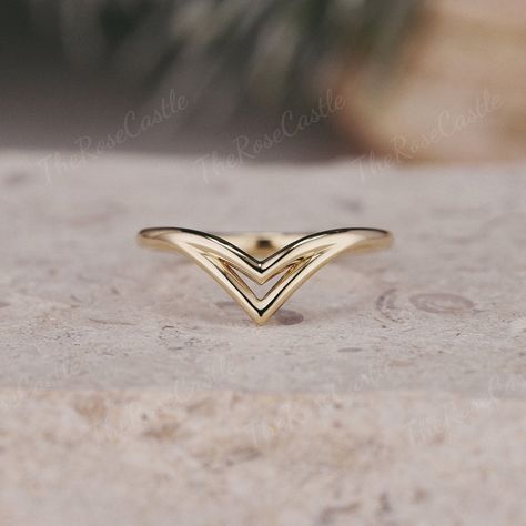 Unique wedding band yellow gold stackable ring chevron ring handmade jewelry vintage ring art deco custom ring anniversary gift for women ITEM DETAILS ●Available in yellow, white or rose solid 10k, 14k or 18k gold. This ring can be made in Platinum. ❀❀curved wedding band  Stone: None Band width around 1.5mm Visit my shop for more jewelry: https://www.etsy.com/shop/TheRoseCastle if you would like to customize your unique ring, you may contact us about your ideas and pictures. Hope I could get the chance to create fabulous rings for you! ❀Production ---- This ring is handmade and very good quality! Please allow 2-4 weeks for production. It can be made to any ring size.  ❀Engraving service We accept the engraving order, leave a note when placing an order or contact us directly. ❀Layaway payme Yellow Gold Stackable Ring, Wedding Band Yellow Gold, Unique Wedding Band, Chevron Wedding, Gold Rings Stackable, Chevron Ring, Platinum Wedding, Curved Wedding Band, Unique Wedding Bands