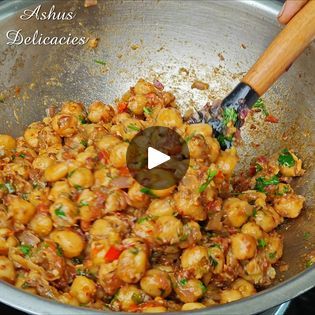 White Chana Masala | White Chana Masala | By Ashus DelicaciesFacebook Channa Recipe, Chana Chat, Masala Recipe, Chana Masala, Food Videos, Cooking Recipes, Quick Saves, White