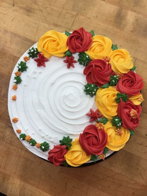 Rosh Hashana Cake Decoration, Fall Rosette Cake, Cute Fall Cake Designs, Fall Flower Cake Ideas, Fall Decorated Cakes Simple, Fall Cake Designs Easy, Fall Cake Designs Simple, Simple Fall Cake Decorating, Fall Cake Ideas Decorating