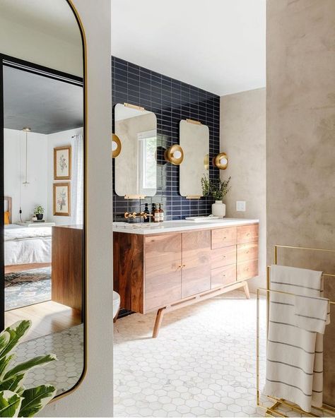 Bathrooms of Instagram on Instagram: “What’s your favorite feature in this en suite?! We can’t get enough of that backsplash tile! Design @the.hoss.homestead Architectural…” Midcentury Modern Bathroom, Mid Century Modern Bathroom, Mid Century Bathroom, Mcm House, Classic Tile, Gorgeous Bathroom, Wood Paint, Bathroom Refresh, Bathroom Inspo