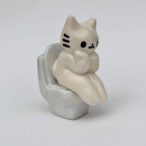 Cat Pottery Ideas, Mini Clay Sculptures, Air Dry Clay Figures, Coquette Enhypen, Gift Ideas For Cat Lovers, Sculpture Art Clay, Tanah Liat, Clay Diy Projects, Clay Crafts Air Dry