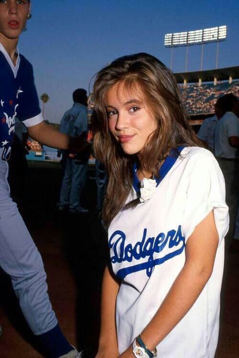 Alyssa Maliano Alyssa Milano Young, Alyssa Milano Hair, Allysa Milano, Corey Haim, Linda Gray, Cool Attitude, 80s And 90s Fashion, Shoulder Hair, Haim