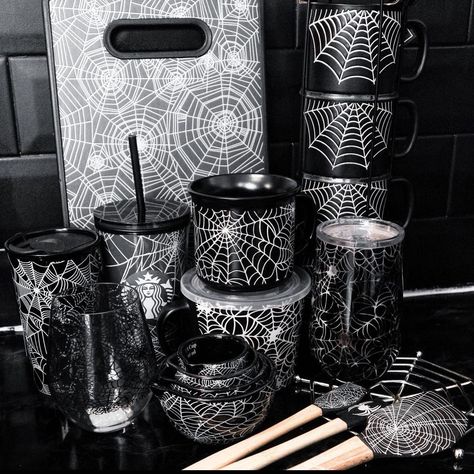 Gothic Homes 🖤 (@gothic_home) • Instagram photos and videos Goth Dining Room Decor, Goth Camper, Vampire Kitchen, Goth Dining Room, Witchy Products, Moody House, Spooky Accessories, Gothic Homes, Halloween Tea Party