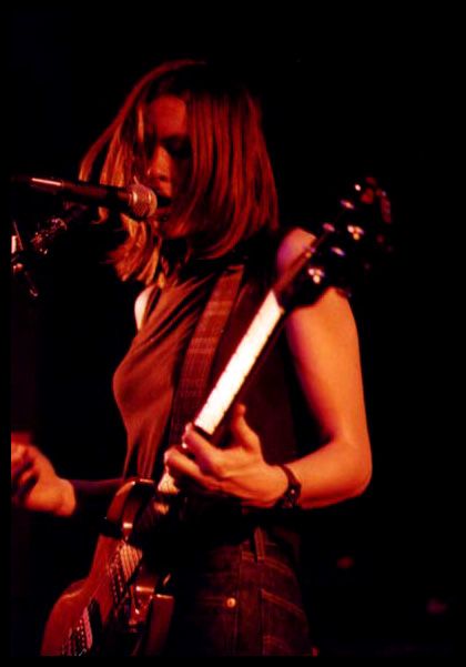 Juliana Hatfield rocks. Juliana Hatfield, Hayfields Yaelokre