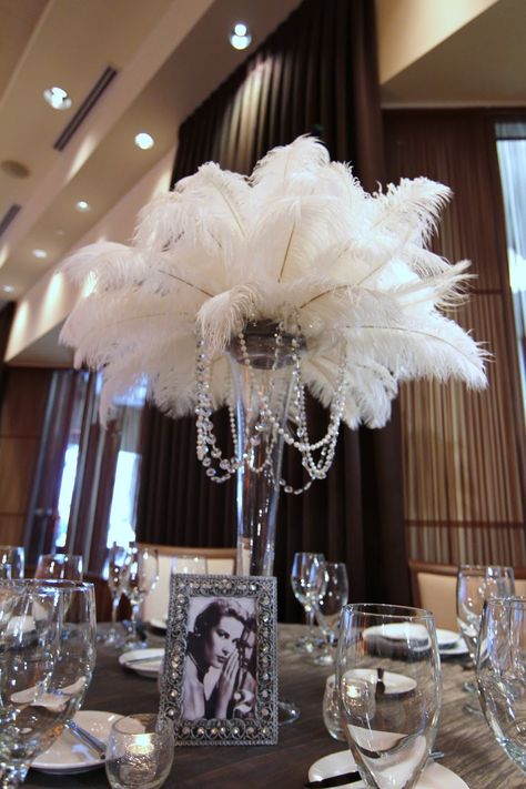 feather and pearl center pieces | ... Photo: Old Hollywood Glam, Feathers, Pearls and Diamonds... Oh MY Old Hollywood Party, Speakeasy Party, Great Gatsby Theme, Hollywood Party Theme, Feather Centerpieces, Tafel Decor, Gatsby Theme, Hollywood Theme, Great Gatsby Wedding