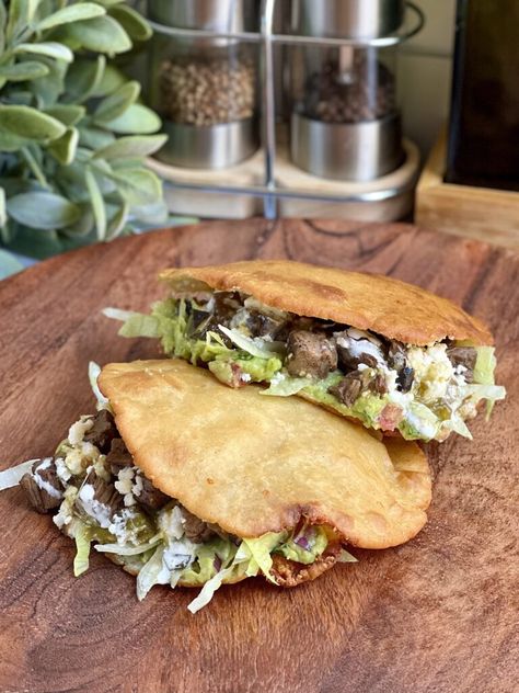 Carne Asada Gorditas Gorditas Recipe, Corn Cake, Guacamole Ingredients, Mexican Street Food, Corn Tortilla, Corn Cakes, Marinated Steak, Street Foods, Cuban Recipes