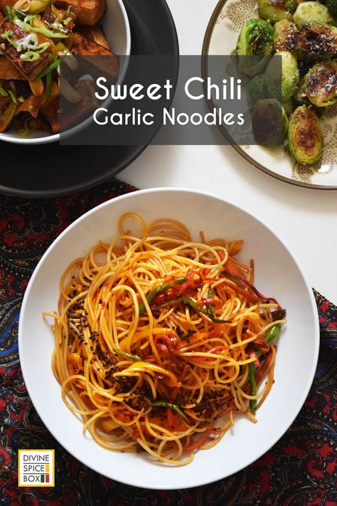 Sweet Chili Sauce Chicken, Sweet Chili Recipe, Chili Garlic Noodles, Pescatarian Food, Sweet Chilli Sauce Recipe, Asian Entrees, Chilli Garlic Noodles, Garlic Noodles Recipe, Sweet Chili Sauce Recipe