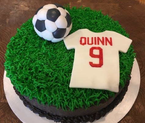 Soccer Cakes Ideas, Cack Birthday Boys, Soccer Cake Easy, Football Cakes For Boys Birthdays, Soccer Cakes For Boys, Football Theme Cake Boys, Soccer Cake Ideas For Boys, Soccer Jersey Cake, Soccer Cake Ideas