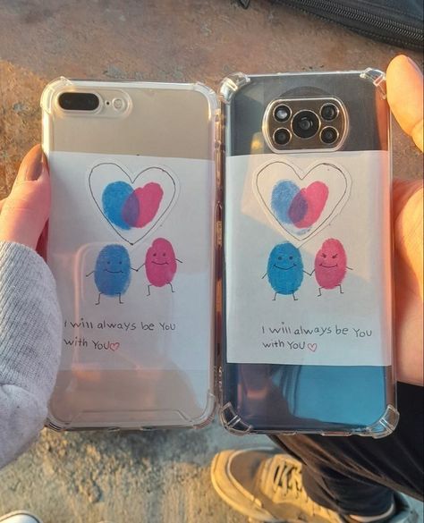 Bff Phone Cases Diy, Couple Phone Cases Aesthetic, Cute Couple Crafts, Matching Phone Cases, Set Couple, Diy Birthday Gifts For Friends, Friend Crafts, Bf Gifts