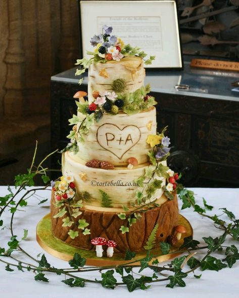 Enchanted Forest Wedding Cake, Enchanted Forest Cake, Wedding Cake Forest, Woodland Wedding Cake, Green Wedding Cake, Woodland Cake, Enchanted Forest Wedding, Wedding Cake Ideas, Wedding Cake Table