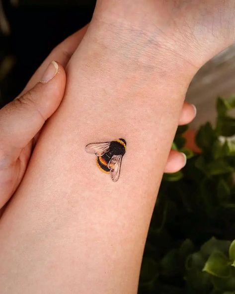 Tiny Bumble Bee Small Bumble Bee Tattoo, Bumble Bee Tattoo Ideas, Bee Tattoo Meaning, Bee Tattoo Ideas, Small Bee Tattoo, Honey Bee Tattoo, Mum Tattoo, Bumble Bee Tattoo, Cuff Tattoo