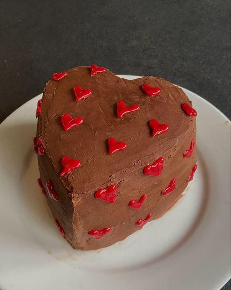 cake Heart Cake Chocolate, Cute Chocolate Cake, Heart Chocolate Cake, Chocolate Heart Cake, Chocolate Heart Cakes, Valentines Aesthetic, Bff Stuff, Birthday Baking, Homemade Chocolate Cake