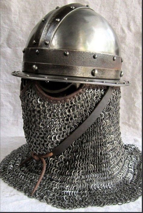 Varangian Guard, Helmet Armor, Medieval Helmets, Century Armor, Armor Clothing, Ancient Armor, Knights Helmet, Historical Armor, Ancient Warfare