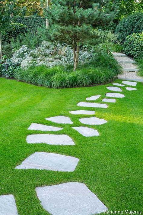 Backyard Walkway, Walkway Landscaping, Pathway Landscaping, Garden Walkway, Garden Makeover, Samos, Garden Pathway, Small Garden Design, Small Backyard Landscaping