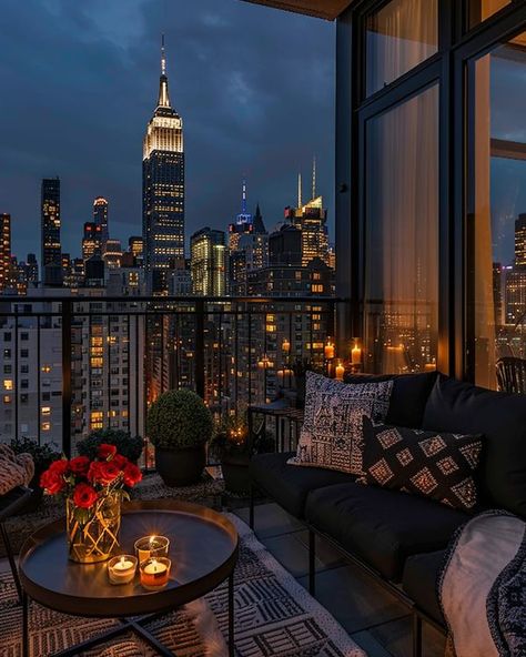 Nyc Apartment Brownstone, New York City Penthouse Luxury, Penthouse Balcony, Apartamento New York, Penthouse Aesthetic, City View Apartment, Nyc Penthouse, New York Penthouse, Apartment View