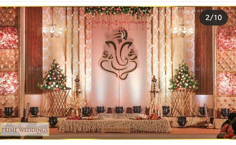 Simple Hindu Wedding Stage Decorations, Traditional Marriage Hall Decoration, Mandap Ideas Indoor, Kerala Wedding Auditorium Decorations, Hindu Wedding Hall Decorations, Hindu Wedding Decorations Backdrops, Mandapam Decoration Marriage Indoor, South Indian Reception Stage Decoration, Saree Function Stage Decoration