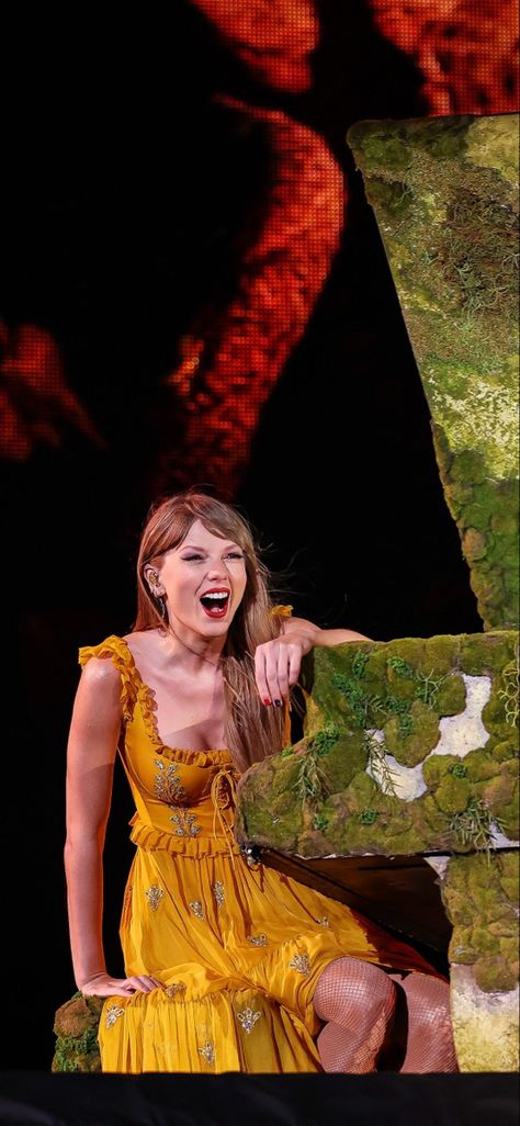 Evermore Era, Taylor Swift Fotos, Swift Tour, Estilo Taylor Swift, Swift Photo, Taylor Swift Funny, Taylor Swift Outfits, Taylor Swift Concert, Taylor Swift Album