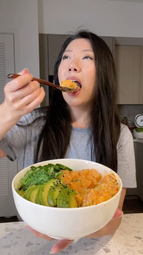 Jasmine and Tea’s Instagram video: “salmon poke bowl ~ If you’re not making your poke bowls at home…. can I ask why not????? This entire salmon sashimi was only $12 at the…” Salmon Poke Bowl Sauce, Spicy Tuna Poke Bowl, Salmon With Jasmine Rice, Salmon Jasmine Rice Bowl, Salmon Rice Edamame Bowl, Salmon Poke, Salmon Sashimi, Quick Delicious Meals, Black Sesame Seeds