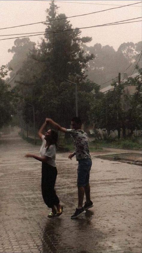 Lighthouse Love: Guiding Stars to Romance Couple In Rain, Rain Date, Hot Romance Books, Rain Photo, Cute Romance, Walking In The Rain, Romantic Novels, Rain Photography, Future Life