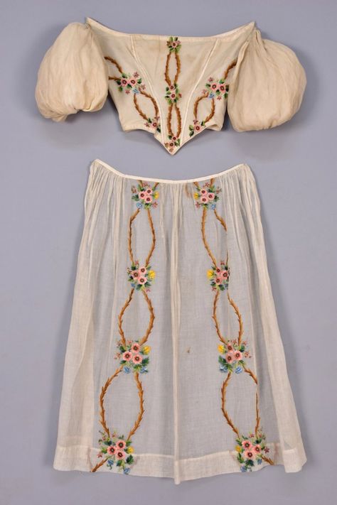 EMBROIDERED BODICE and APRON, 1830s. Embroidered Bodice, Fantasy Fashion, Historical Clothing, Historical Fashion, Corsets, Sewing Clothes, Costume Design, Look Fashion, Melon