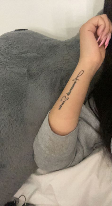 Side Arm Tattoo, Tattoo Cursive, Forearm Name Tattoos, Arm Tattoos For Women Forearm, Name Tattoos On Arm, Side Arm Tattoos, Tattoo Art Design, Cursive Tattoo, Handwriting Tattoos