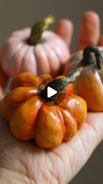 Air Dry Clay Pumpkin Diy Easy, How To Make A Clay Pumpkin, Polymer Clay Pumpkin Tutorial, Halloween Clay Ideas For Kids, Clay Autumn Decor, Clay Fall Ideas, Terra Cotta Clay Crafts, Airdry Clay Halloween, Air Dry Clay Pumpkin Diy