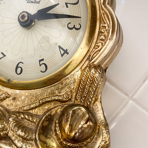 Good detailed clock Gold Theme Aesthetic, Gold Black And White Aesthetic, Gold Cottagecore Aesthetic, Classy Gold Aesthetic, Old But Gold Aesthetic, Pale Gold Aesthetic, Gold Phone Aesthetic, Soft Gold Aesthetic Vintage, Gold Clock Aesthetic