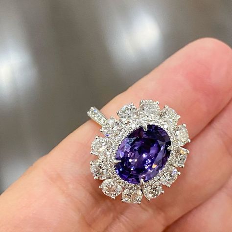 Luxury Purple Engagement Jewelry, Exquisite Oval Purple Ring, Violet Sapphire, Luxury Purple Oval Crystal Ring, Luxury Purple Sapphire Ring With Halo Setting, Luxury Purple Gemstones With Halo Setting, Violet Engagement Ring, The Bling Ring, Diamond Necklace Designs