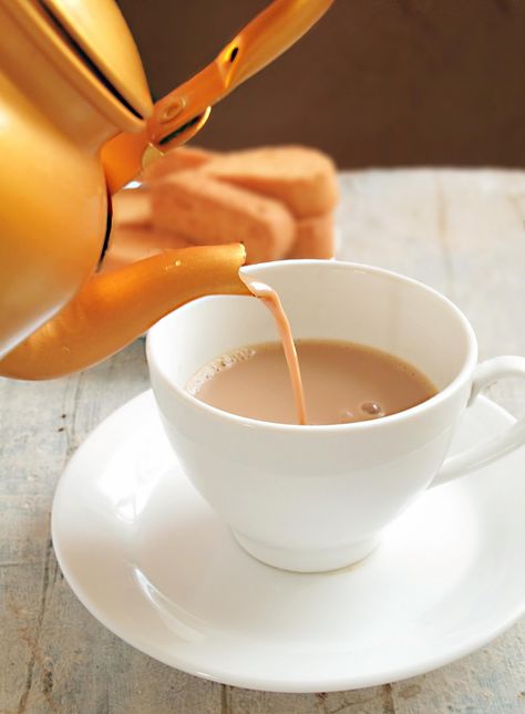 This is a picture of tea. Tea is also known as Chai, in Kenya. Chai is one of the most popular drink in Kenya and is drank every day, at least once. Usually drank with sugar and milk. Pain Relief Tea, Indian Milk, Traditional Indian Food, Milk Tea Recipes, Chai Recipe, Masala Chai, Chai Spice, Chai Tea, Indian Spices