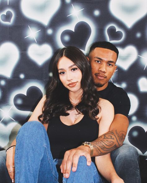 200s Couple Photoshoot, 2000 Backdrop Photoshoot, Old School Pictures 90s Couples, 90s Photo Shoot Couples, 2000 Valentines Photoshoot, 2000 Couples Photoshoot Ideas, Old School Valentines Photoshoot, 2000 Photoshoot Ideas Family, Old School Couple Photoshoot 90s