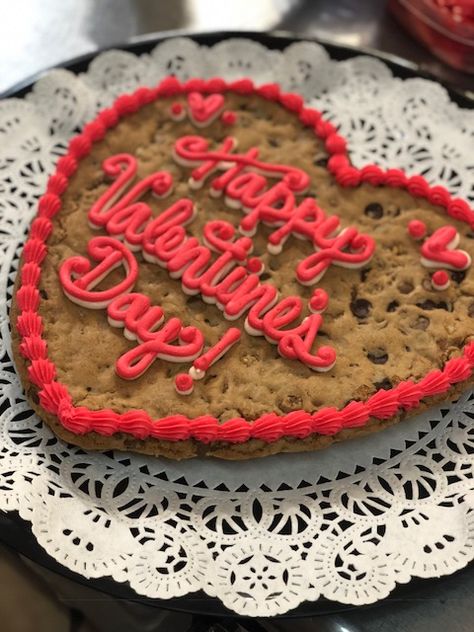 Giant Heart Cookie, Heart Cookie Cake Valentines, Big Cookies Decorated, Heart Shape Cookie Cake, Cookie Cake Valentines Day, Valentine Cookie Cake Ideas, Heart Shaped Valentines Cake, Valentine Cookie Cake, Valentine’s Day Cookie Cake