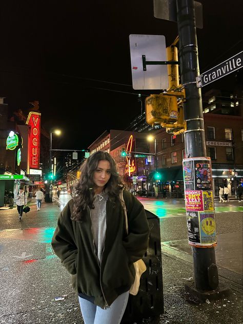 Nyc Night Pics, City Aesthetic Pictures Poses, Urban Life Aesthetic, Vancouver Instagram Pictures, Downtown Toronto Aesthetic Outfit, Vancouver Picture Ideas, Downtown Pictures At Night, Poses For City Pictures, Vancouver Photo Ideas