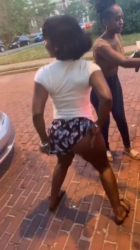 Now who tf gone twerk after this I wanted to shake some ass but she set the bar to high I just sat down 😂😂😂😂😂😂😂😂 #Comedy, #LOL, #Humor, #Jokes, #Hilarious, #Funniest, #Meme, #Laughter #Sarcasm, #LaughOutLoud #dance #twerk Best Video Ever, Crazy Women, Couple Style, Foto Poses, كريستيانو رونالدو, Pretty Selfies, Cute Couples Goals, Beautiful Black Women, Just In Case