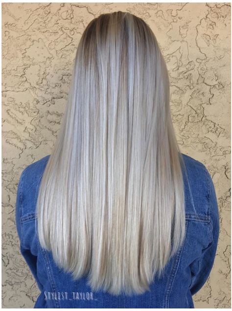 Dimensional blonde cool blonde beige blonde shadow root Blonde Strawberry Hair, Fine Curly Hair Cuts, Black African Hair, Highlights Copper, Strawberry Hair Color, Balayage Lowlights, Blonde Celebrity, Celebrity Long Hair, Blonde Beige